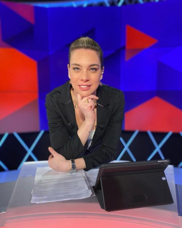 Yayıncı kuruluşta yaprak dökümü! Ünlü sunucu ile yollar ayrıldı Yayıncı kuruluşta yaprak dökümü! Ünlü sunucu ile yollar ayrıldı