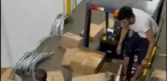 Ankara'da sağanak; yolu su bastı, minibüstekiler iş makinesiyle kurtarıldı (4)
