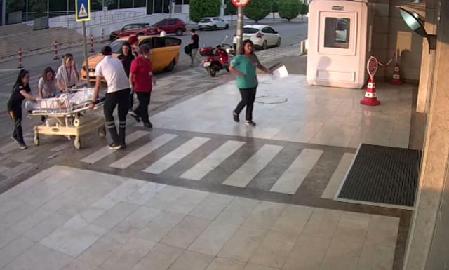Takside doğum sırasında yaşanan telaş kamerada Takside doğum sırasında yaşanan telaş kamerada