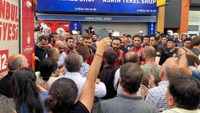 Beyoğlu'nda kentsel dönüşüm gerginliği! Evlerini tahliye etmeyenlerin elektrik, su ve doğalgazları kesildi
