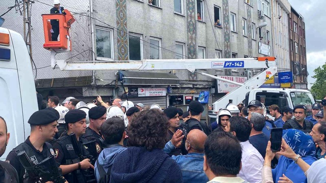 Beyoğlu'nda kentsel dönüşüm gerginliği! Evlerini tahliye etmeyenlerin elektrik, su ve doğalgazları kesildi