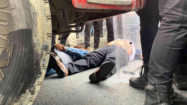 Beyoğlu'nda kentsel dönüşüm gerginliği! Evlerini tahliye etmeyenlerin elektrik, su ve doğalgazları kesildi