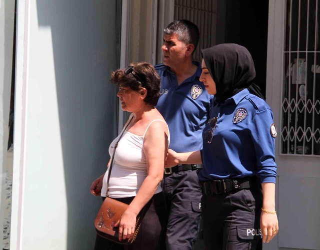 Bir gün önce eşyaları aşağı attığı balkondan sabah düşerek öldü Bir gün önce eşyaları aşağı attığı balkondan sabah düşerek öldü