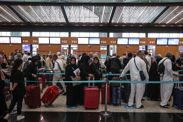 Hasret bitti! İlk hac kafilesi İstanbul Havalimanı'ndan gözyaşları ve dualarla uğurlandı Hasret bitti! İlk hac kafilesi İstanbul Havalimanı'ndan gözyaşları ve dualarla uğurlandı