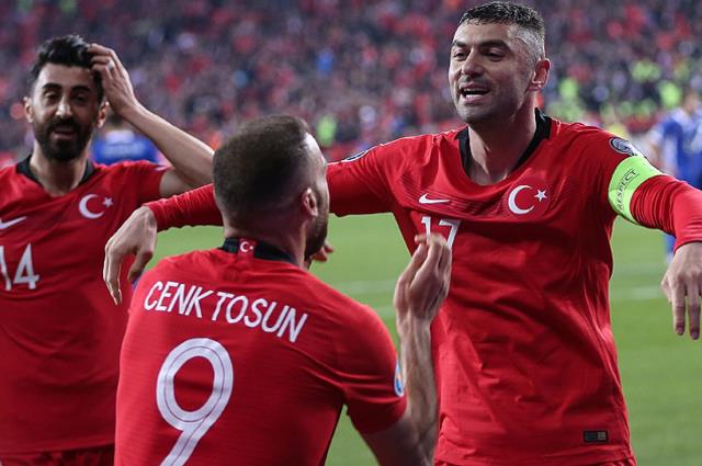 'Kral' geri dönüyor! Burak Yılmaz'dan Süper Lig devini şaşkına çeviren teklif 'Kral' geri dönüyor! Burak Yılmaz'dan Süper Lig devini şaşkına çeviren teklif