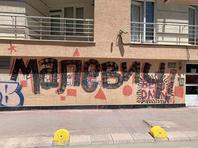 Eskişehir'deki gizemli yazı merak yarattı! Kimse ne anlama geldiğini bilmiyor Eskişehir'deki gizemli yazı merak yarattı! Kimse ne anlama geldiğini bilmiyor