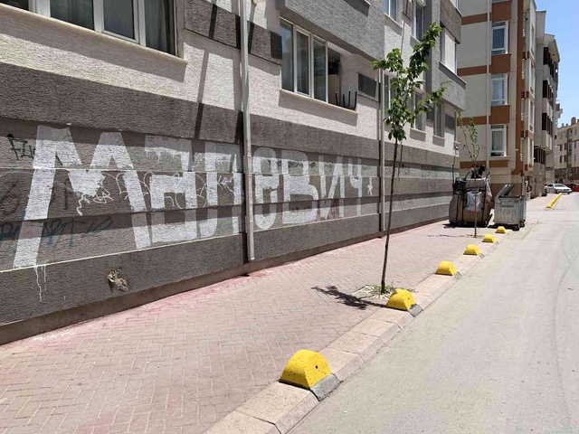 Eskişehir'deki gizemli yazı merak yarattı! Kimse ne anlama geldiğini bilmiyor Eskişehir'deki gizemli yazı merak yarattı! Kimse ne anlama geldiğini bilmiyor