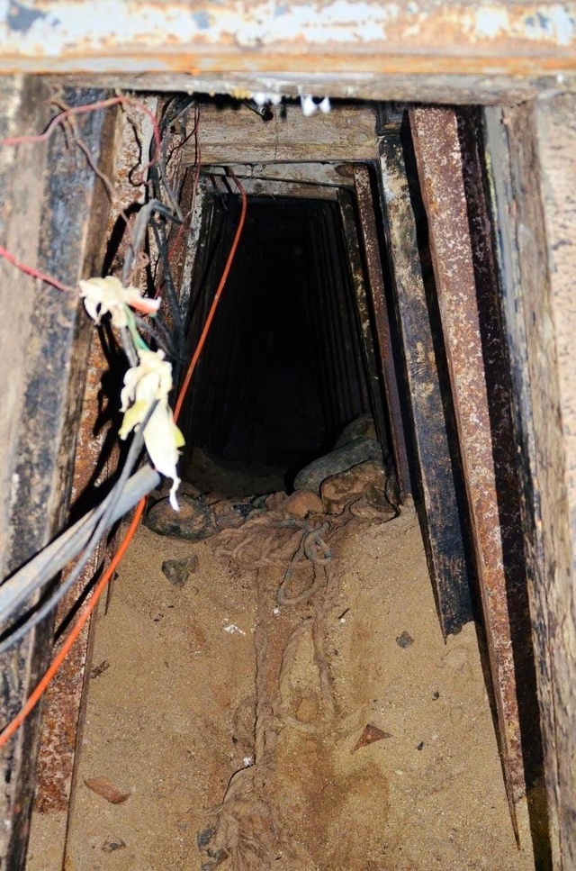 ABD-Meksika sınırında 242 metre uzunluğunda bir 'narko-tünel' daha bulundu ABD-Meksika sınırında 242 metre uzunluğunda bir 'narko-tünel' daha bulundu