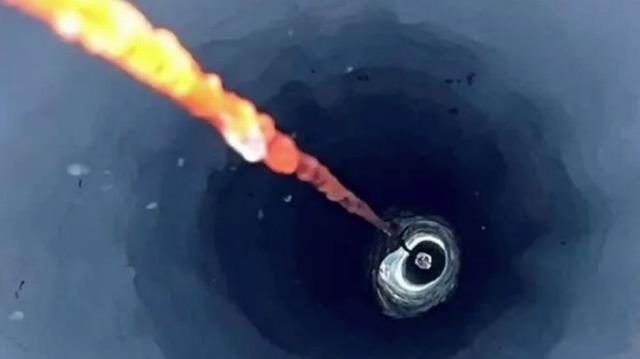 Araştırma yapan bilim insanının ayağı kayınca açılan çukurdan, dünyanın gizli bölmesi ortaya çıktı Araştırma yapan bilim insanının ayağı kayınca açılan çukurdan, dünyanın gizli bölmesi ortaya çıktı