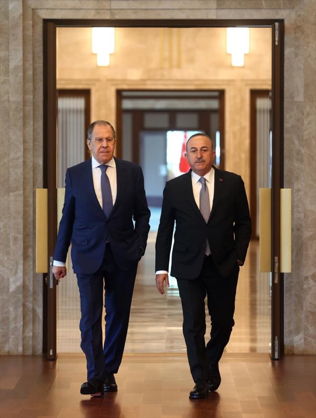 Bakan Çavuşoğlu ve Lavrov görüşmesine damga vuran anlar! Beden dilinde birbirleriyle yarıştılar Bakan Çavuşoğlu ve Lavrov görüşmesine damga vuran anlar! Beden dilinde birbirleriyle yarıştılar