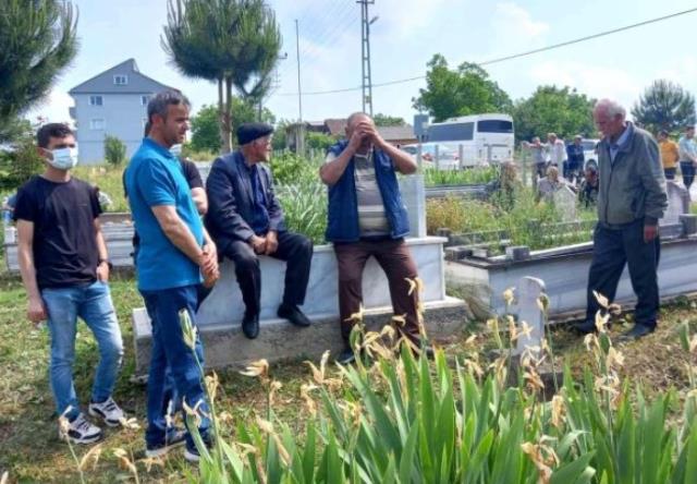 Otobüsün altında kalan genç kız nişan elbisesiyle son yolculuğuna uğurlandı Otobüsün altında kalan genç kız nişan elbisesiyle son yolculuğuna uğurlandı