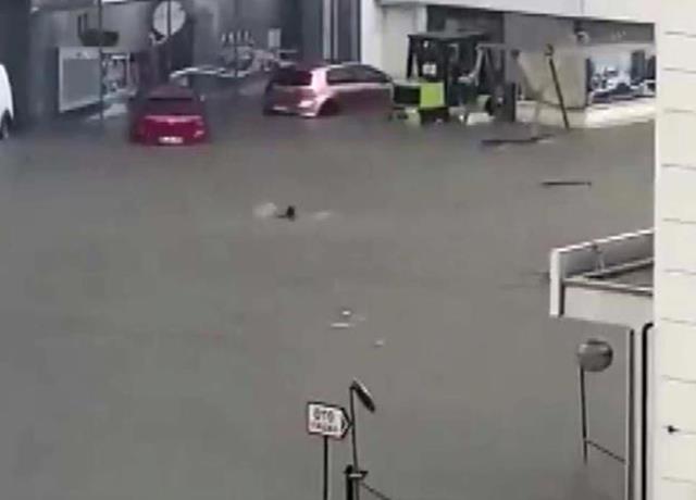 Valilik'ten Ankaralılara uyarı: Sel baskını, kuvvetli rüzgar ve hortum oluşma riski var Valilik'ten Ankaralılara uyarı: Sel baskını, kuvvetli rüzgar ve hortum oluşma riski var