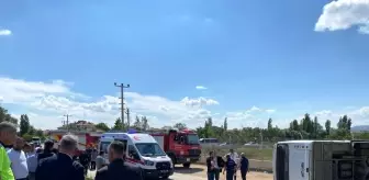 Başkent'te servis minibüsü devrildi: 15 yaralı