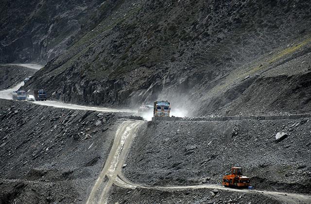 Burada araba sürmek cesaret ister! İşte dünyanın en ölümcül yolu