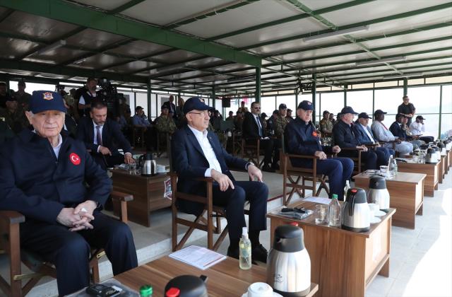 Cumhurbaşkanı Erdoğan ve devlet erkanı, Yunanistan'ı rahatsız eden Efes Tatbikatı'nı yerinde takip ediyor