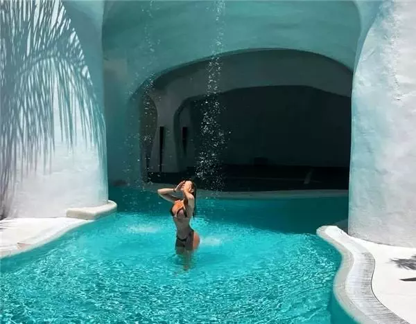 Serdar Ortaç'ın eski eşi Chloe'den bikinili poz Serdar Ortaç'ın eski eşi Chloe'den bikinili poz