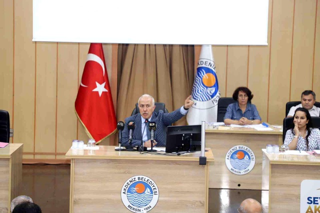 Akdeniz Belediye Meclisi'nde HDP'li üyeler, İstiklal Marşı okumayı reddedip terör örgütü elbaşı Öcalan propagandası yaptı Akdeniz Belediye Meclisi'nde HDP'li üyeler, İstiklal Marşı okumayı reddedip terör örgütü elbaşı Öcalan propagandası yaptı
