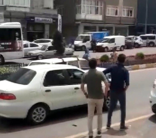 Nevşehir'de pitbull cinsi köpeğiyle gezerek çevredekilere hakaret eden şahıs gözaltına alındı