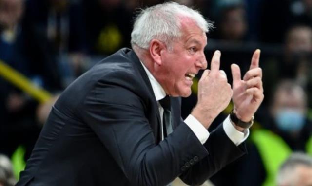 Onu hiç böyle görmediniz! Obradoviç'in kucağındaki kadınla görüntüleri olay oldu