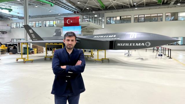 Selçuk Bayraktar, insansız savaş uçağı Kızılelma'nın boyalı halini ilk kez paylaştı