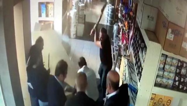 6 kişinin tutuklandığı, boksöre sopalı saldırı kamerada