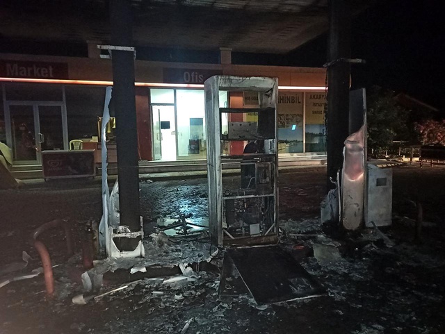 Akaryakıt istasyonunda büyük panik! LPG pompası alev alarak patladı Akaryakıt istasyonunda büyük panik! LPG pompası alev alarak patladı