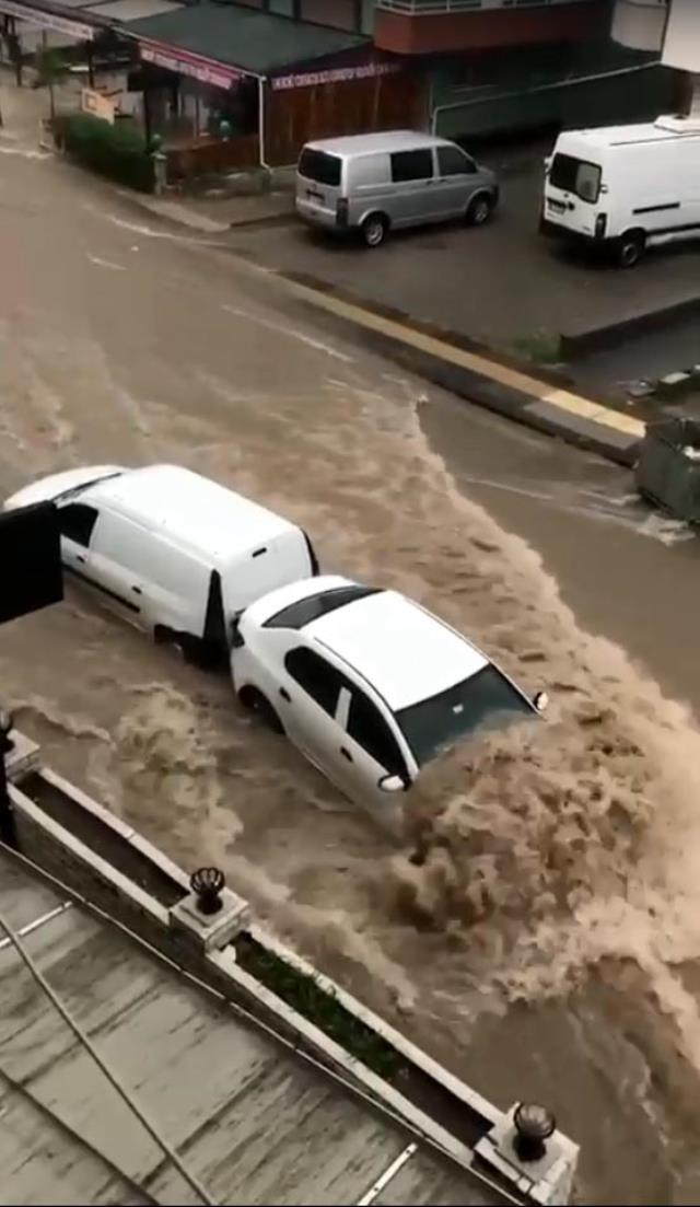 Ankara yine sele teslim! Aniden bastıran şiddetli yağış sonrası gelen görüntüler korkunç