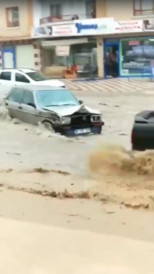 Ankara yine sele teslim! Aniden bastıran şiddetli yağış sonrası gelen görüntüler korkunç