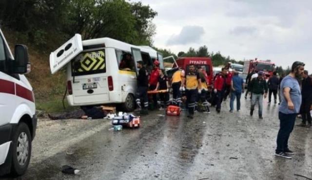 Balıkesir'deki feci kazayla ilgili muhtar konuştu: Düğün cemiyetinin olduğu yere ben getirdim, geldikten sonra minibüsle gitmek istediler