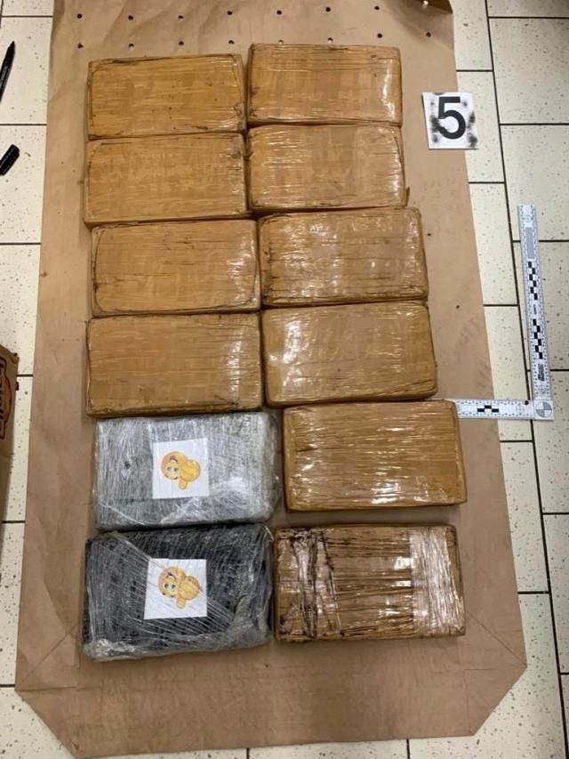 Çek polisi muz sevkiyatında 840 kilogram kokain ele geçirdi Çek polisi muz sevkiyatında 840 kilogram kokain ele geçirdi