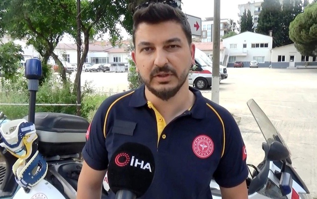 Denizde kalp krizi geçiren turisti yaşatmak için herkes seferber oldu Denizde kalp krizi geçiren turisti yaşatmak için herkes seferber oldu