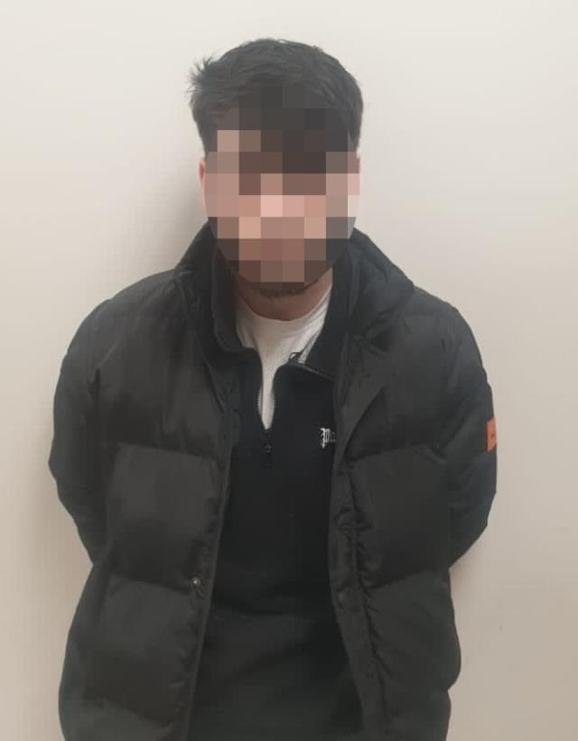 İstanbul'da gasp dehşeti kamerada: Darp ettikleri genci yerde sürükleyip telefonunu çaldılar