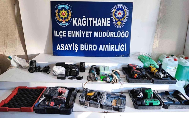 Mahallelerin korkulu rüyası 'Tetik' lakaplı azılı hırsız yakalandı! Uyuz olduğu için özel elbise giydirildi Mahallelerin korkulu rüyası 'Tetik' lakaplı azılı hırsız yakalandı! Uyuz olduğu için özel elbise giydirildi