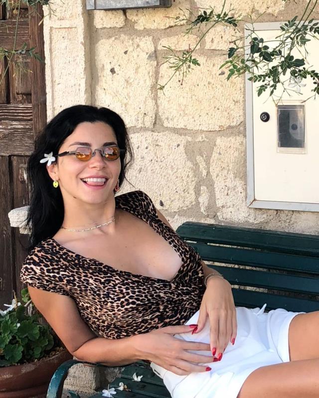 Ünlü oyuncu Merve Boluğur'un paylaştığı sütyensiz poza kısa sürede binlerce beğeni geldi Ünlü oyuncu Merve Boluğur'un paylaştığı sütyensiz poza kısa sürede binlerce beğeni geldi