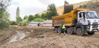 AFAD, JAK ve itfaiye ekiplerinin Tatlar Deresi ve çevresinde çalışmaları devam ediyor (4)