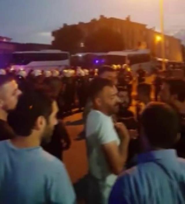 Ataşehir'de yabancı uyruklu kişilerin kovaladığı çocuğa otomobil çarptı, hayatını kaybetti Ataşehir'de yabancı uyruklu kişilerin kovaladığı çocuğa otomobil çarptı, hayatını kaybetti