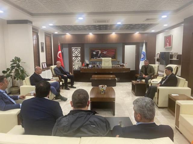 Bakan Soylu, Mansur Yavaş ile sel felaketini görüştü! Bot ve ıslak pantolon detayı gözlerden kaçmadı