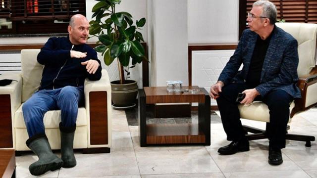 Bakan Soylu, Mansur Yavaş ile sel felaketini görüştü! Bot ve ıslak pantolon detayı gözlerden kaçmadı