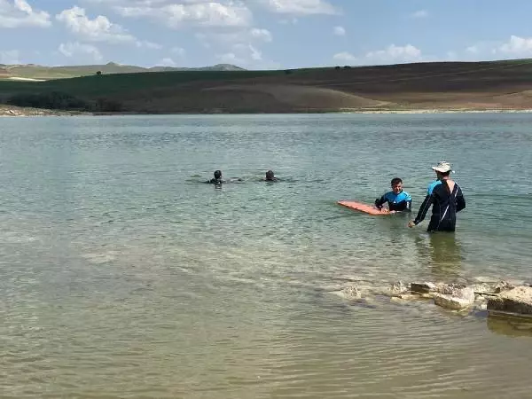 Baraj gölüne giren 2 genç boğuldu, 1 kişiyi ise çevredekiler kurtardı