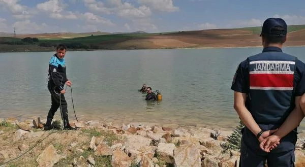 Baraj gölüne giren 2 genç boğuldu, 1 kişiyi ise çevredekiler kurtardı