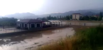 Osmancık'taki sağanak su baskınlarına neden oldu