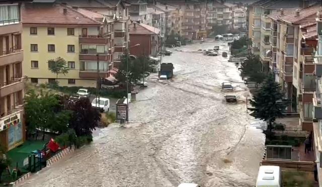 Son Dakika: Ankara'da eğitime yağmur engeli! Pazartesi günü ilk ve orta dereceli okullar tatil edildi Son Dakika: Ankara'da eğitime yağmur engeli! Pazartesi günü ilk ve orta dereceli okullar tatil edildi