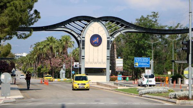 Son 2 ayda 4 öğrencisi intihar eden Akdeniz Üniversitesi, olaylarla ilgili harekete geçti Son 2 ayda 4 öğrencisi intihar eden Akdeniz Üniversitesi, olaylarla ilgili harekete geçti