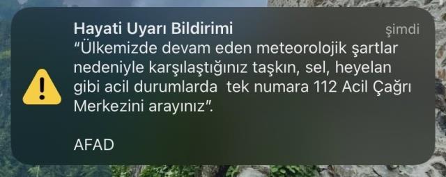 AFAD'ın milyonlarca telefona yolladığı Hayati Uyarı Bildirimi sosyal medyada gündem oldu