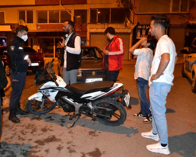 Balkonda arkadaşıyla görüntülü konuşurken motosikletinin çalındığını ön kameradan gördü Balkonda arkadaşıyla görüntülü konuşurken motosikletinin çalındığını ön kameradan gördü