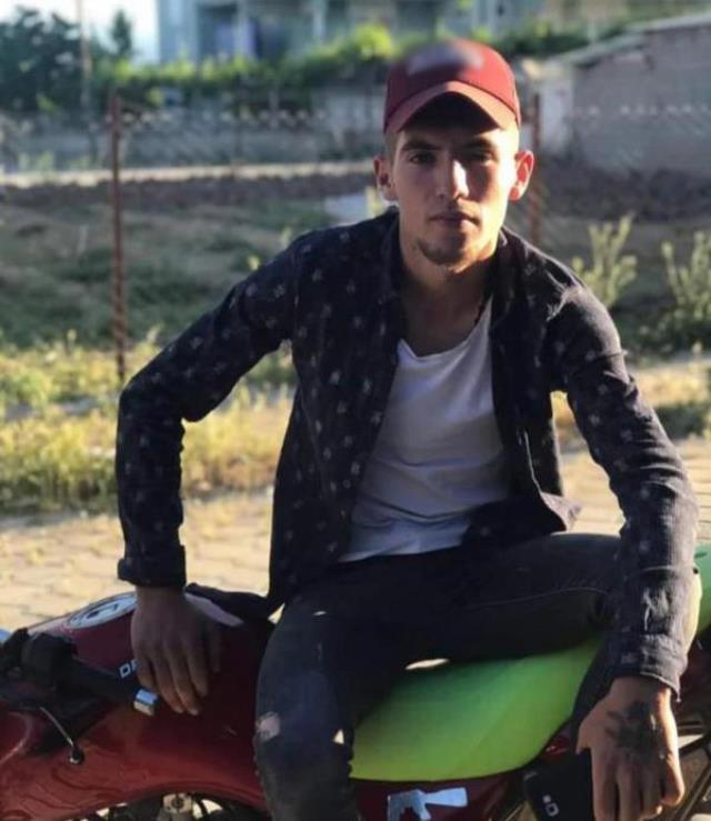 Her yerde onları arıyorlar! Kayıp 2 gencin telefonları, ormanda parçalanmış halde bulundu Her yerde onları arıyorlar! Kayıp 2 gencin telefonları, ormanda parçalanmış halde bulundu