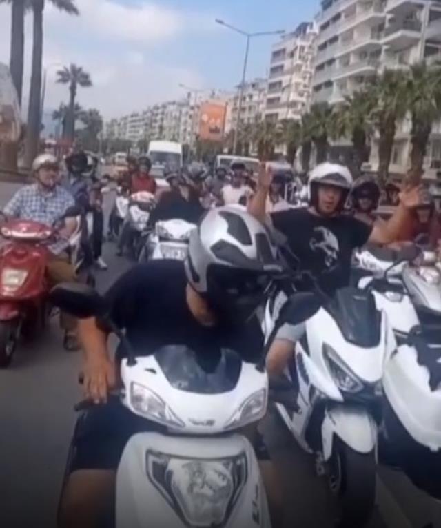 İzmir'de motokuryeler akaryakıt zamlarını protesto etti