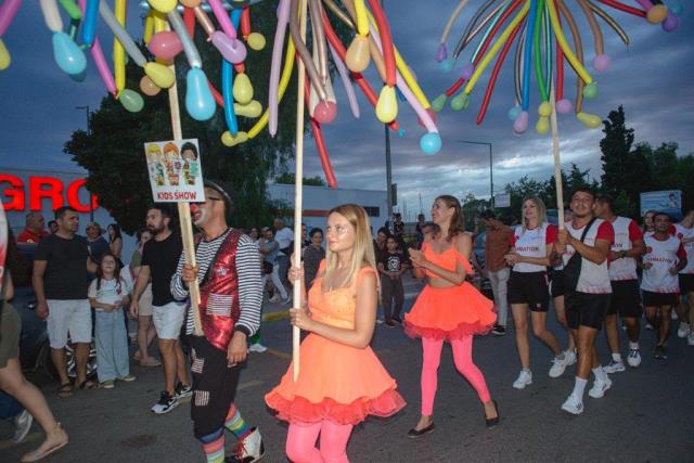 Kuşadası Sokak Festivali, dünyaca ünlü Rio karnavalına taş çıkarttı Kuşadası Sokak Festivali, dünyaca ünlü Rio karnavalına taş çıkarttı