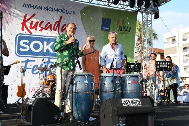 Kuşadası Sokak Festivali, dünyaca ünlü Rio karnavalına taş çıkarttı Kuşadası Sokak Festivali, dünyaca ünlü Rio karnavalına taş çıkarttı