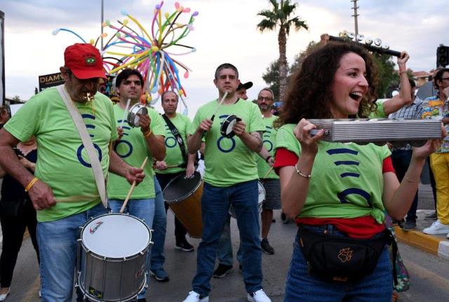 Kuşadası Sokak Festivali, dünyaca ünlü Rio karnavalına taş çıkarttı Kuşadası Sokak Festivali, dünyaca ünlü Rio karnavalına taş çıkarttı